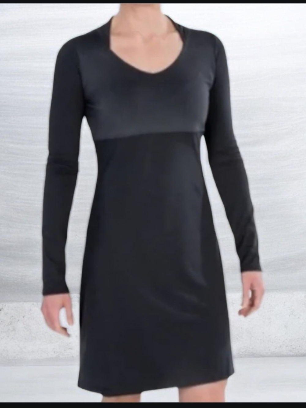 Mountain Hardwear Black Long Sleeve V-Neck Dress